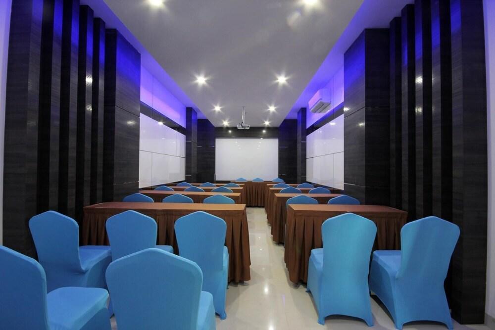 Os Hotel Airport Batam Kültér fotó
