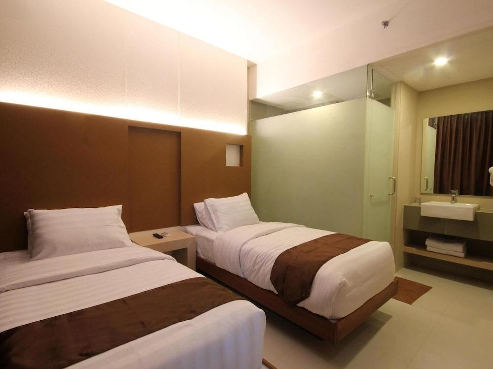 Os Hotel Airport Batam Kültér fotó