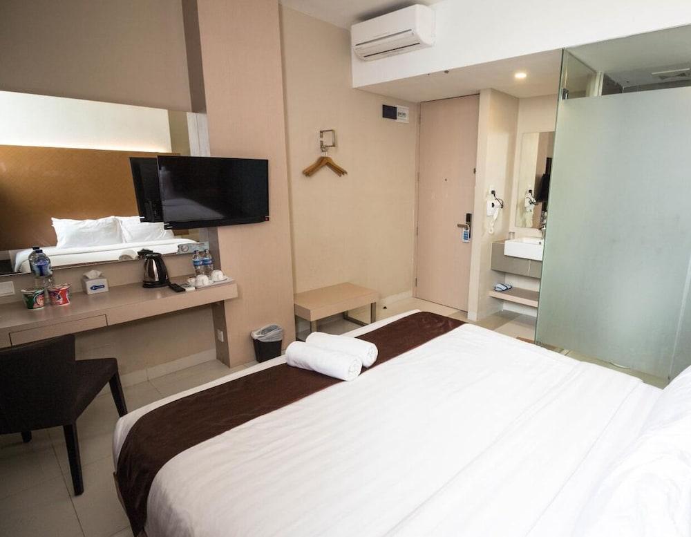 Os Hotel Airport Batam Kültér fotó