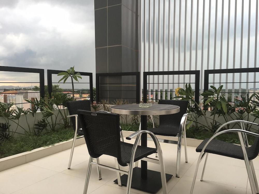 Os Hotel Airport Batam Kültér fotó