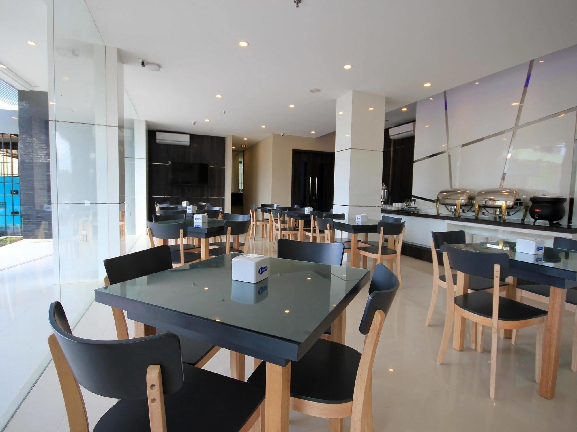 Os Hotel Airport Batam Kültér fotó